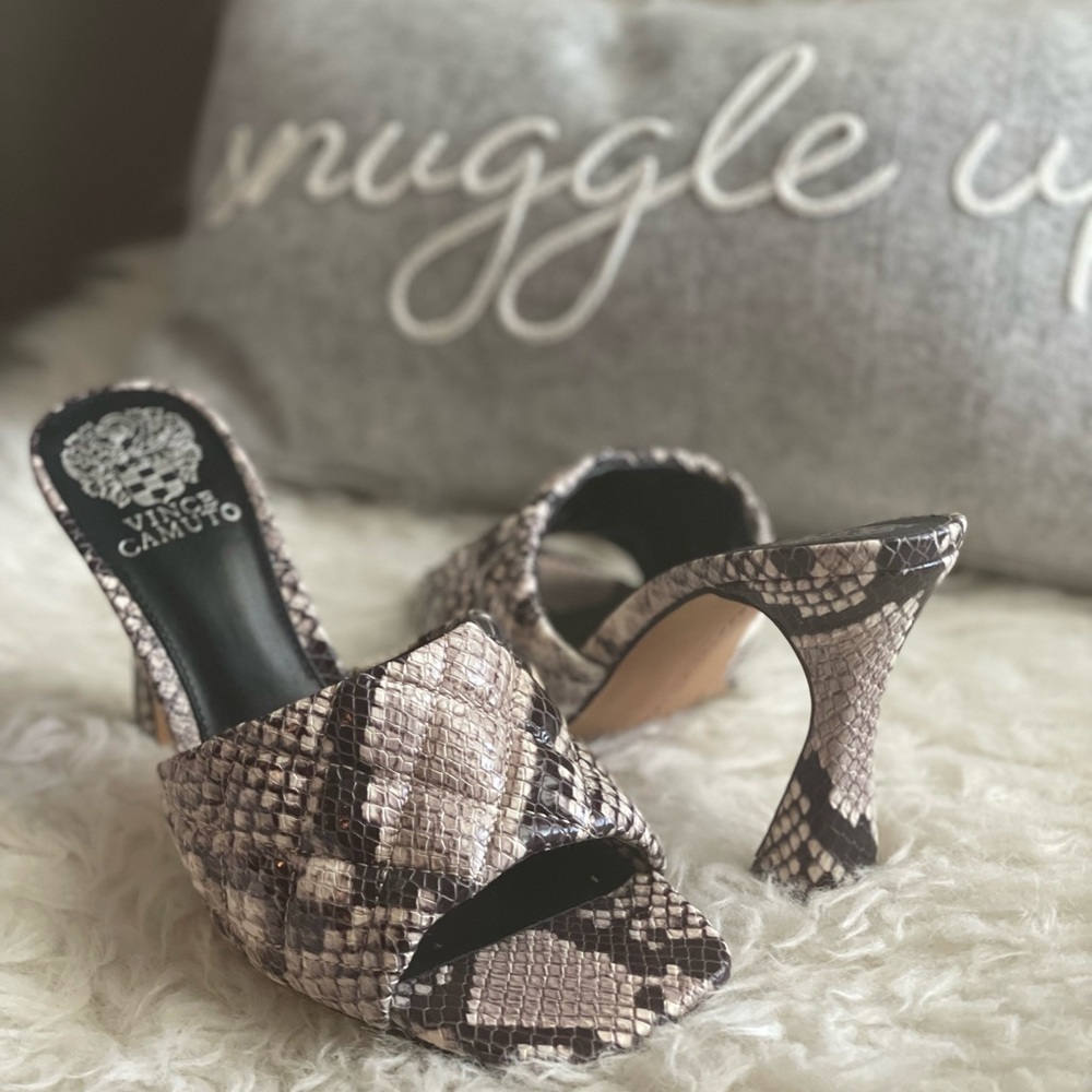 Vince Camuto 8 1/2 snake skin heels